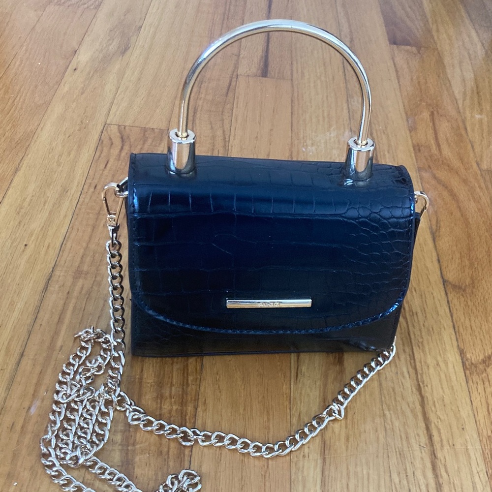 Elegant Black Croc-Embossed Handbag with Gold Accents
